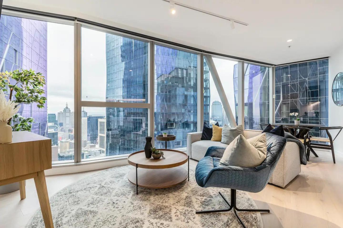 Vibrant & Lively With Stunning Views Apartment