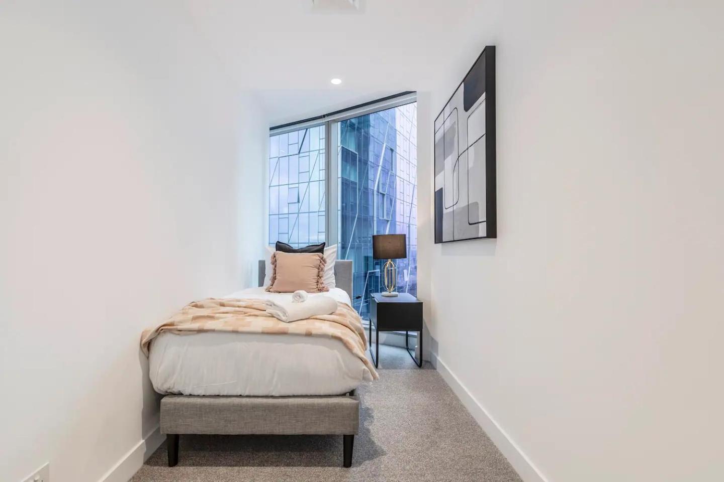 Vibrant & Lively With Stunning Views Apartment *