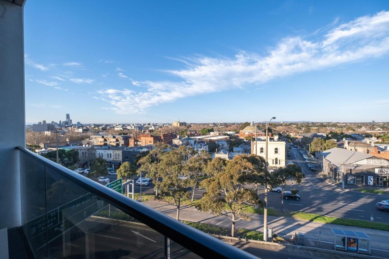 St Kilda 2br2ba Balcony Viewworkstation Park Apartment
