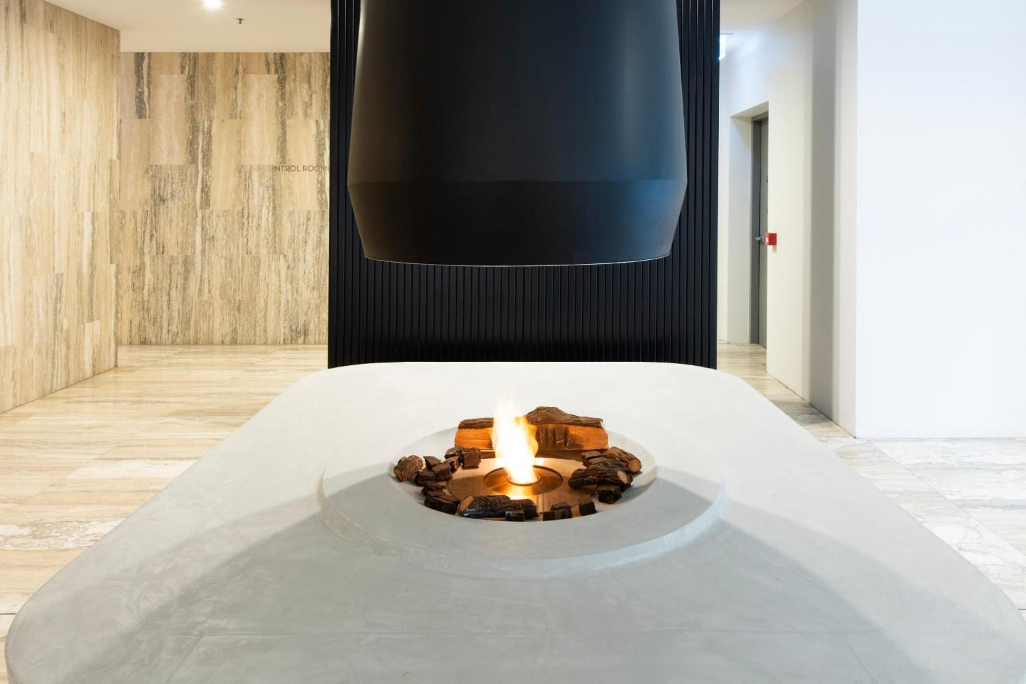 Spectacular 3-bedroom Penthouse With Private Lift On St Kilda Rd Apartamento