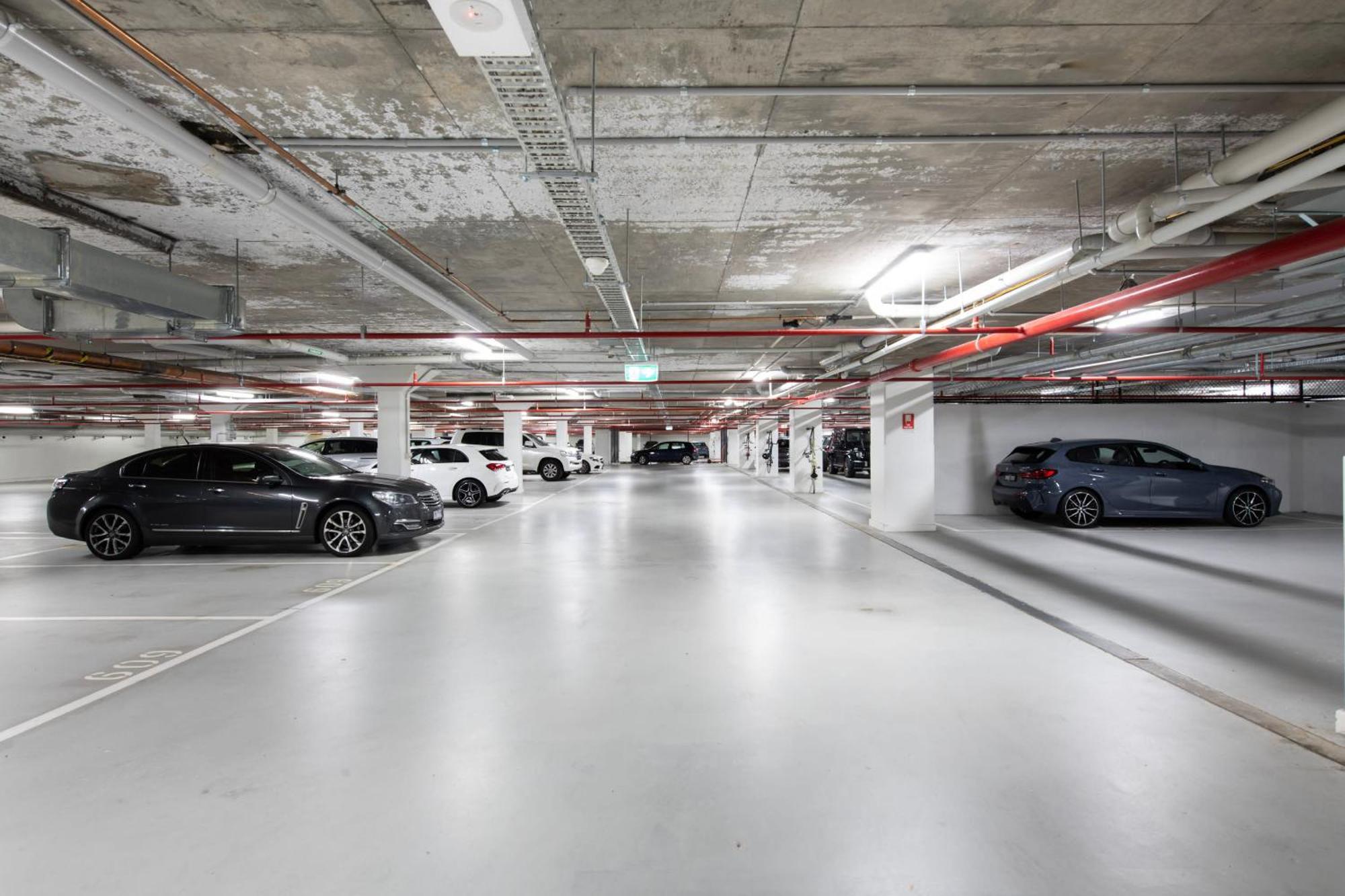 Spectacular 3-bedroom Penthouse With Private Lift On St Kilda Rd Apartamento