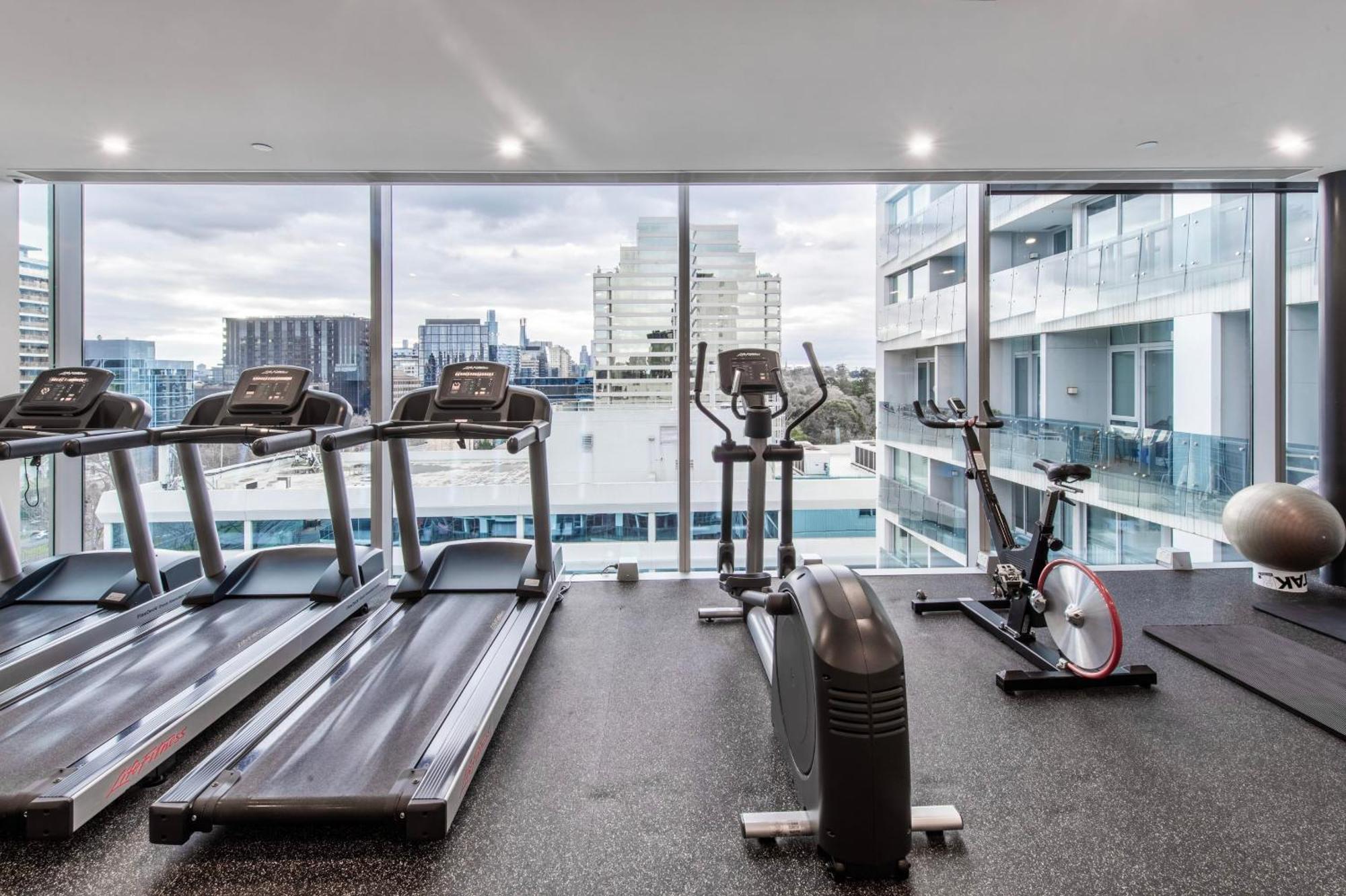 Spectacular 3-bedroom Penthouse With Private Lift On St Kilda Rd