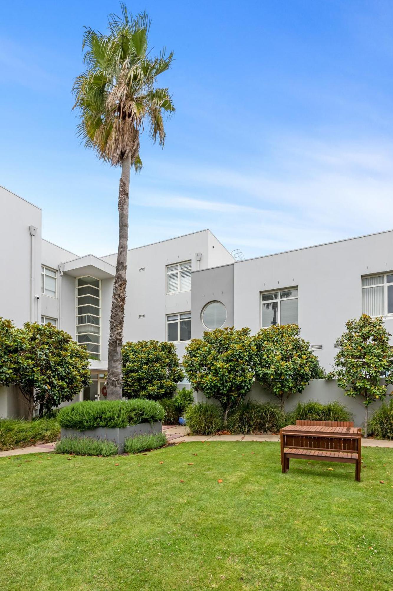 Scenic Beachside 3-bedroom With Water Views Apartment *