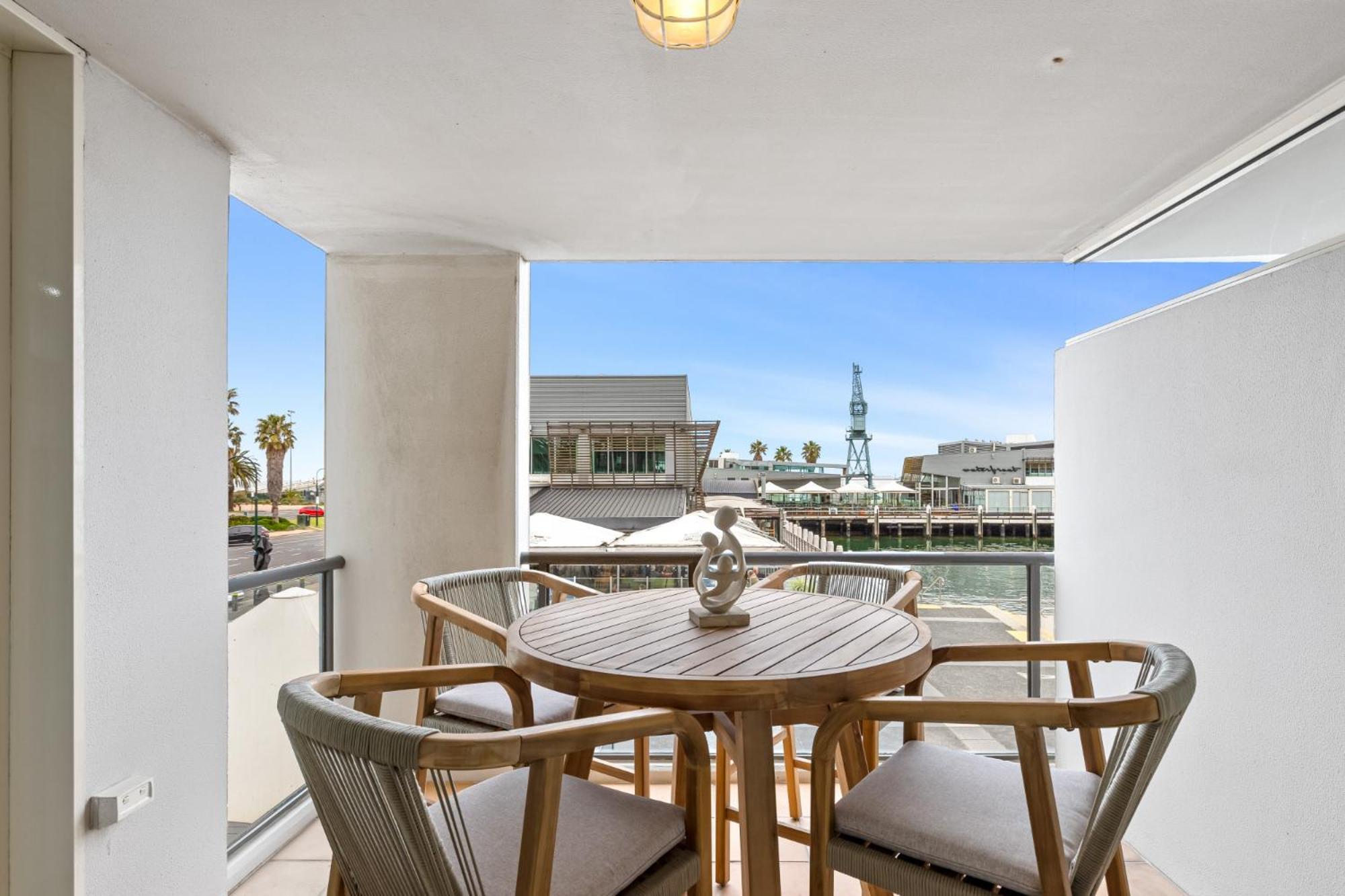 Scenic Beachside 3-bedroom With Water Views Melbourne