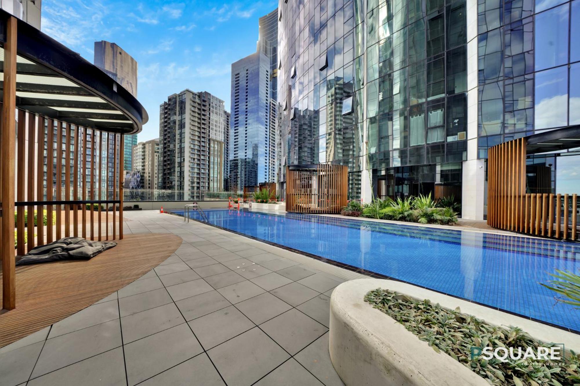 Square Apartment *