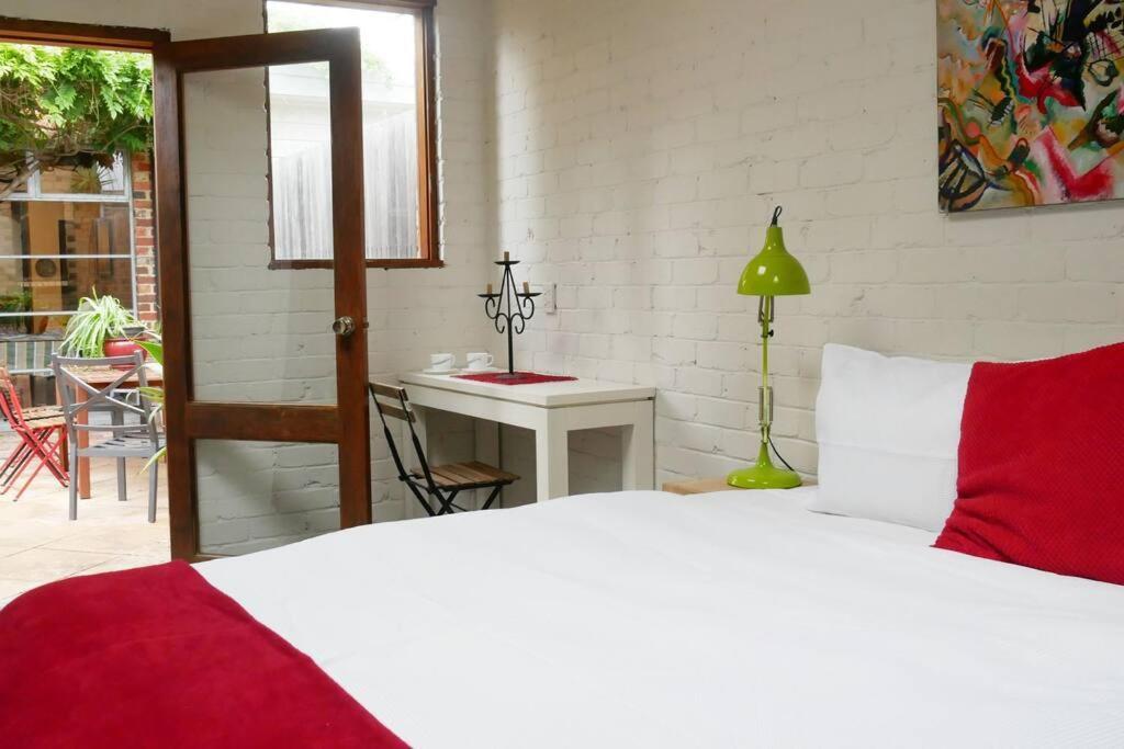 Funky Port Melb Warehouse Meets Ny Loft Oz Style Holiday home Melbourne