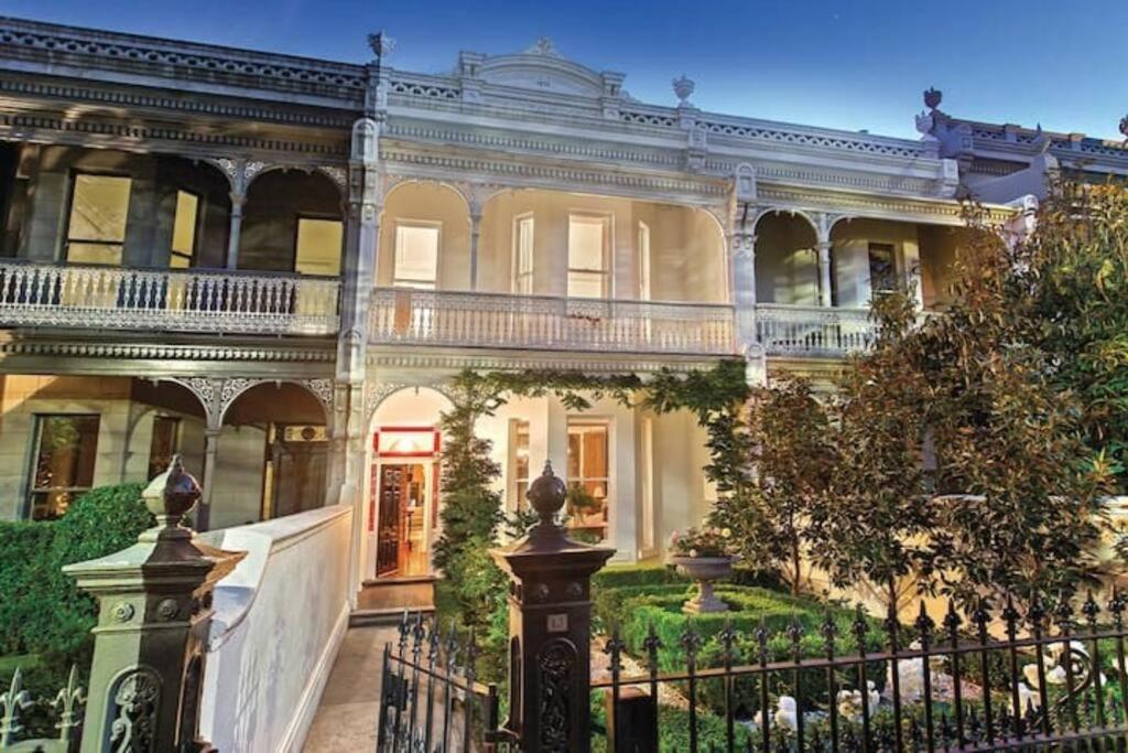 Holiday home Funky Port Melb Warehouse Meets Ny Loft Oz Style