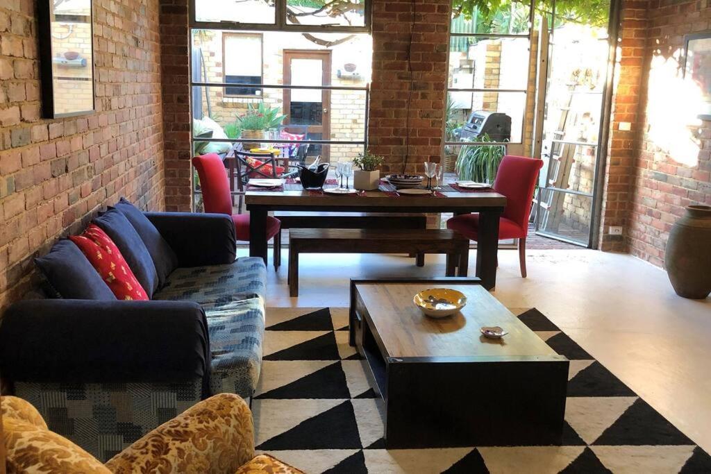 Funky Port Melb Warehouse Meets Ny Loft Oz Style Holiday home *