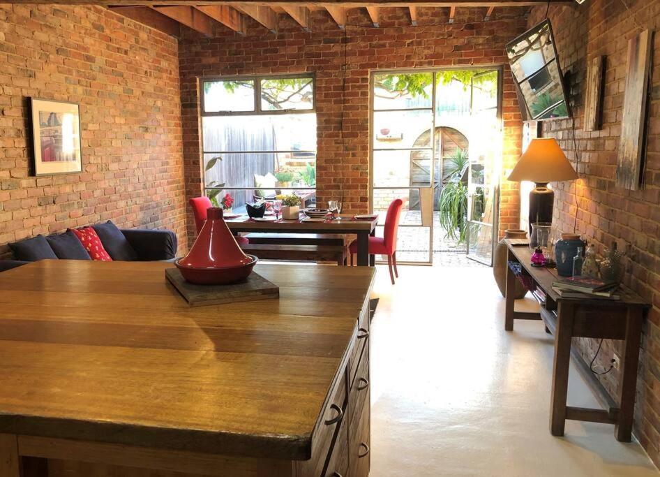 Funky Port Melb Warehouse Meets Ny Loft Oz Style Holiday home