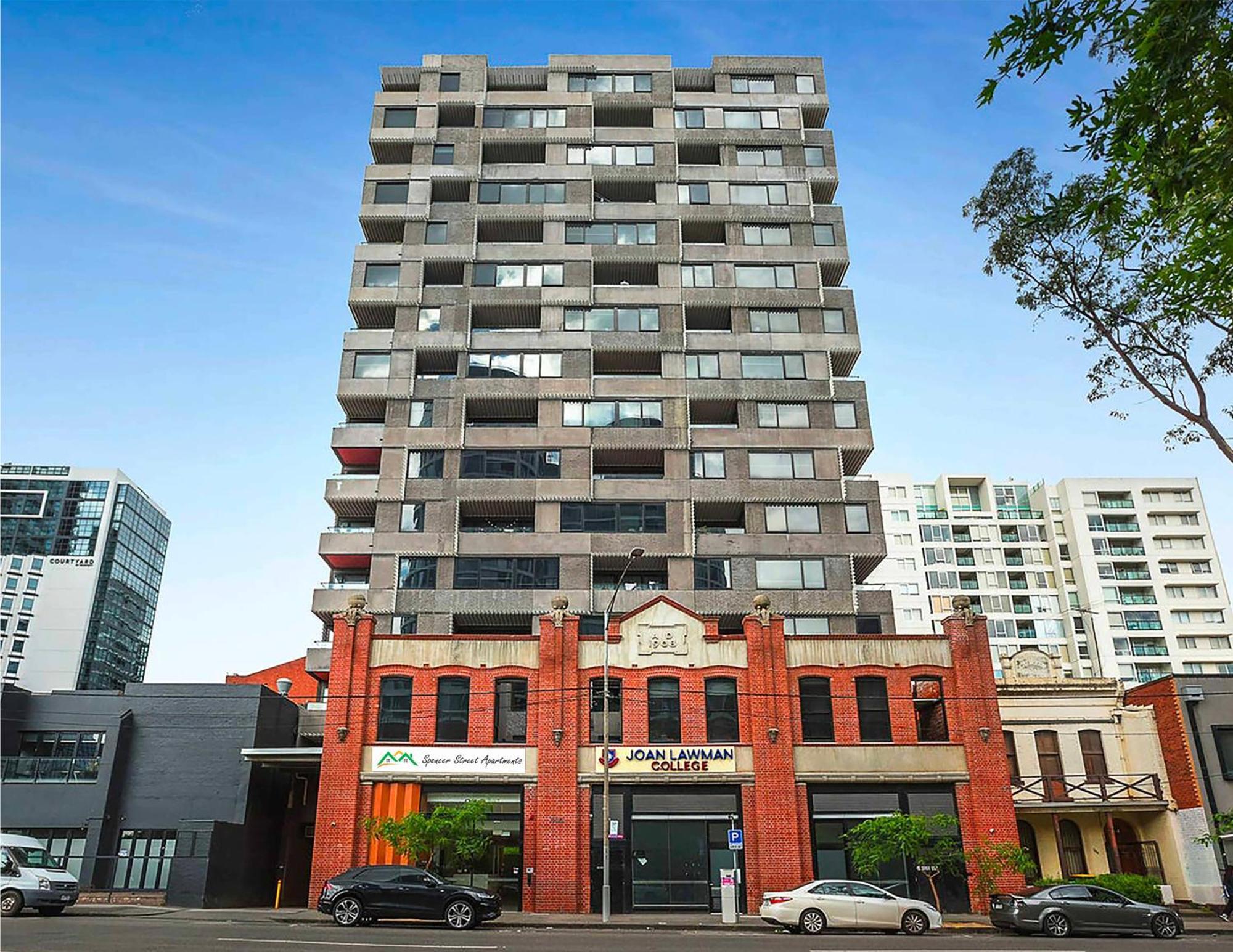 Spencer Street Apartment *