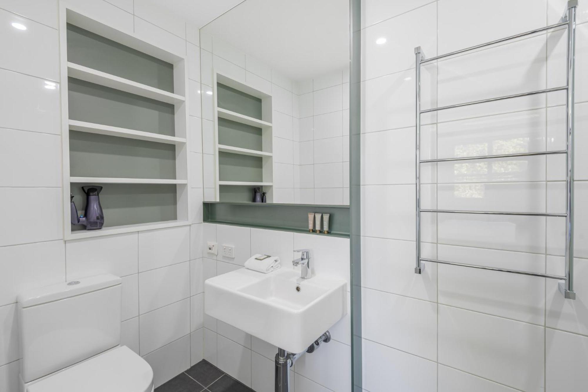 Apartment Pristine St Kilda In Great Location