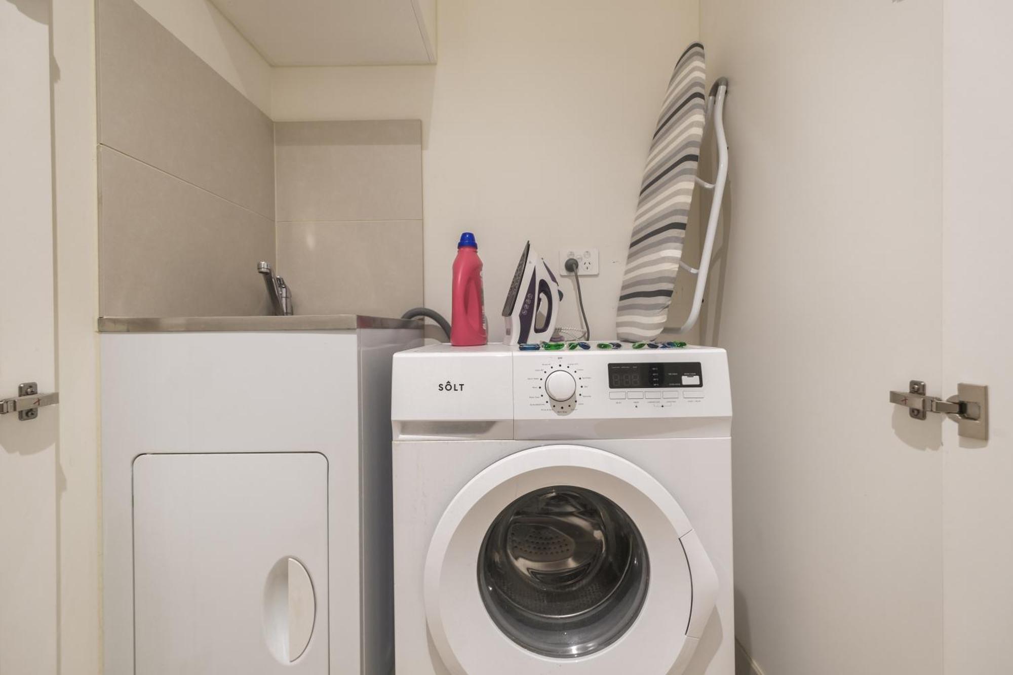 1br1ba With Balcony Apartamento Melbourne
