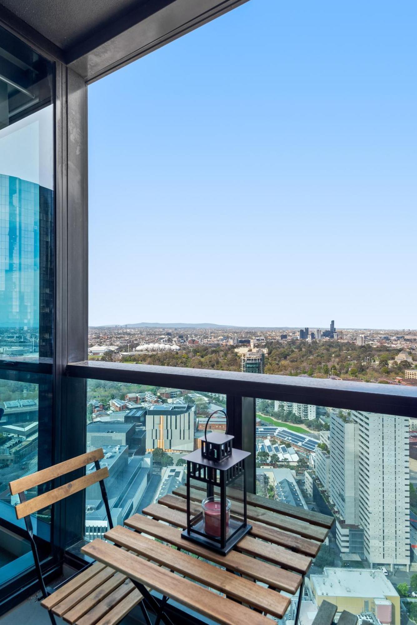 Complete Host Southbank Place Apartment