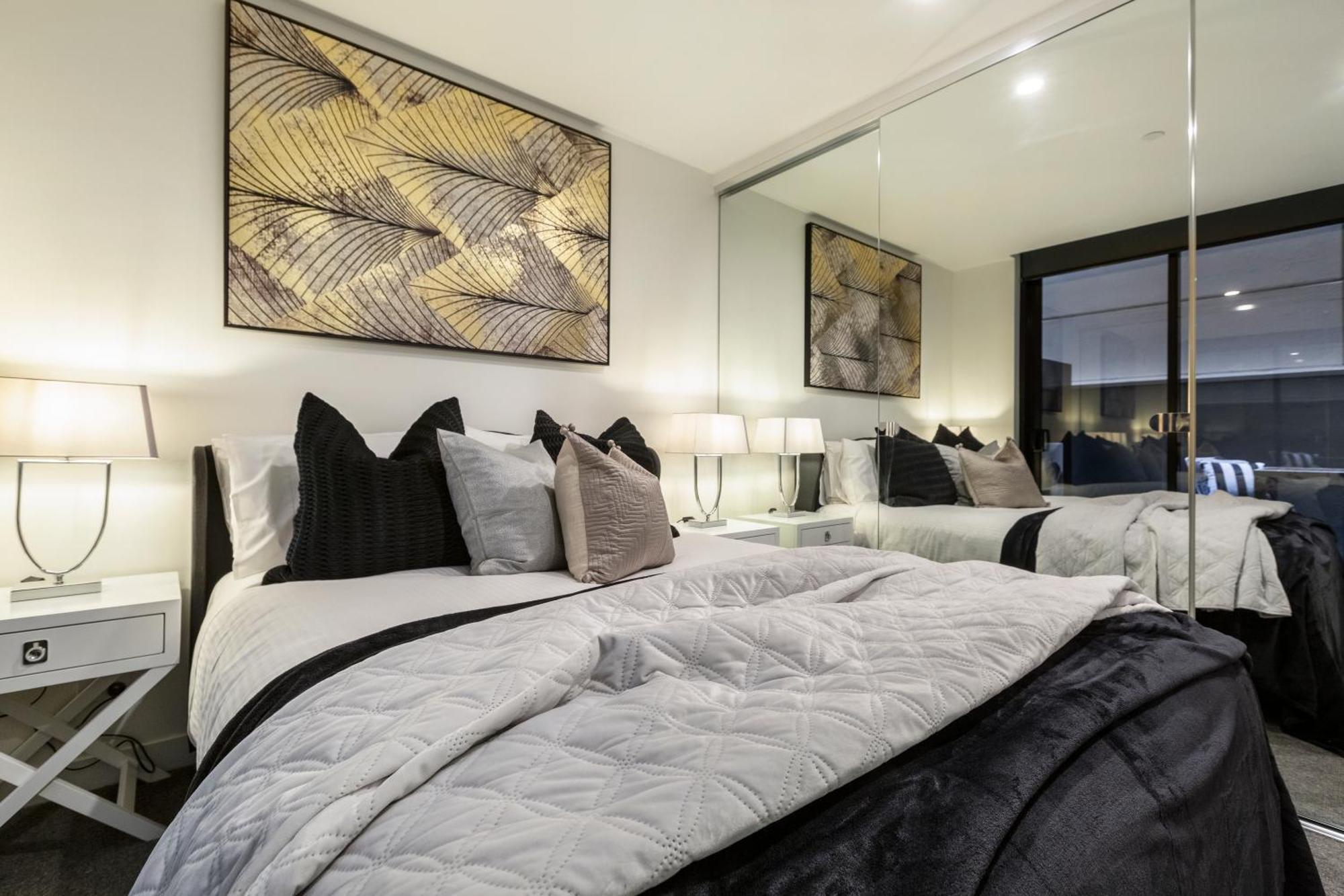 Trendy 2-level Condohuge Terrace Free Parking Apartment Melbourne