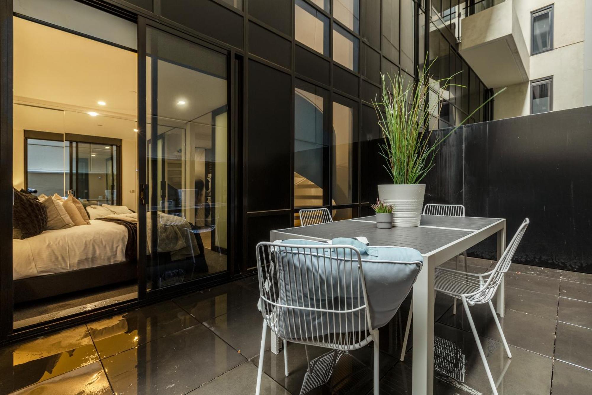 Apartment Trendy 2-level Condohuge Terrace Free Parking Melbourne