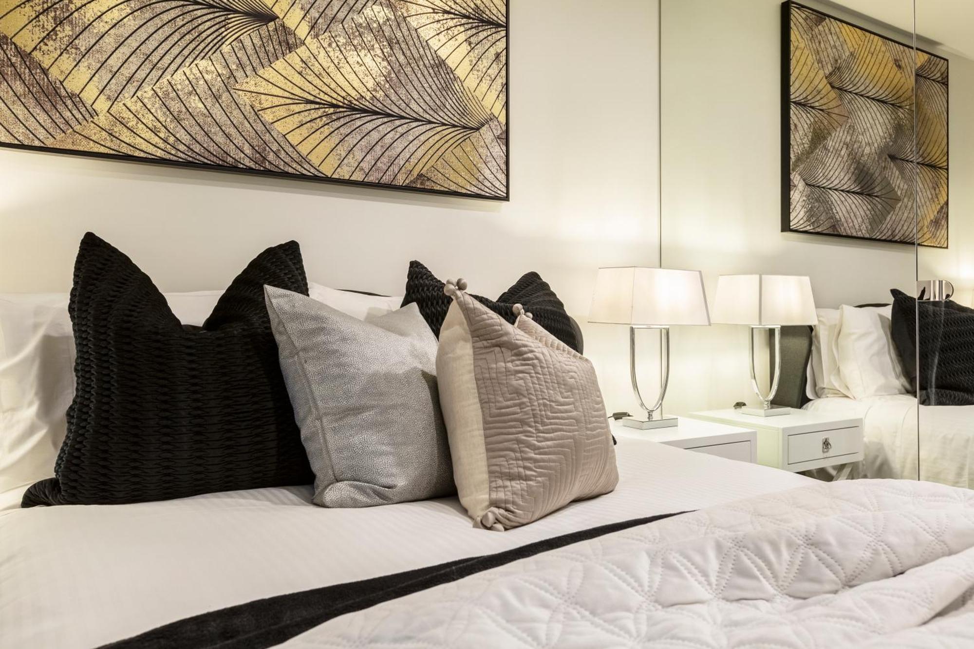 Trendy 2-level Condohuge Terrace Free Parking Melbourne