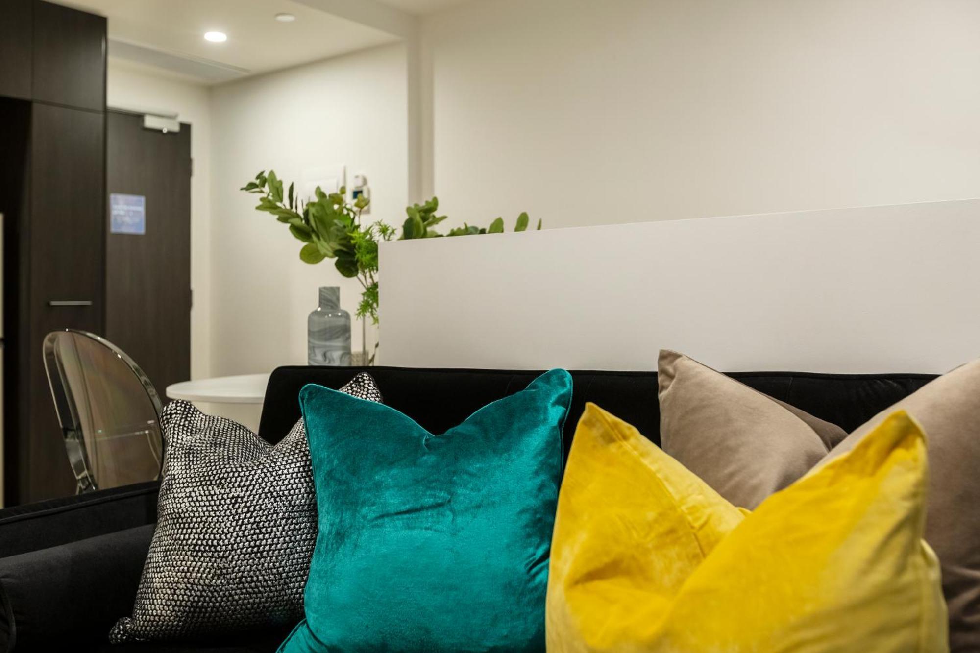 Apartment Trendy 2-level Condohuge Terrace Free Parking *