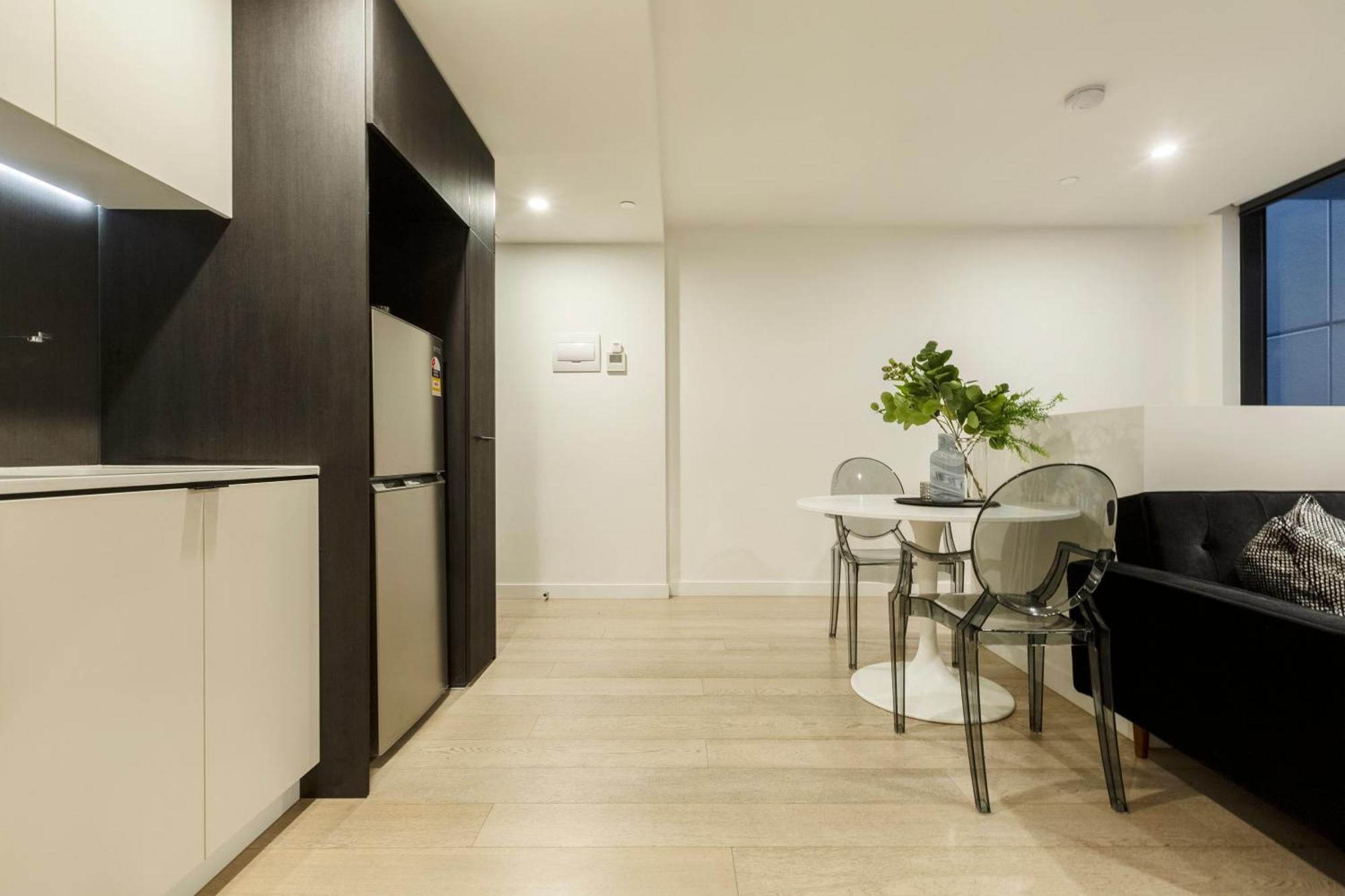 Trendy 2-level Condohuge Terrace Free Parking Melbourne