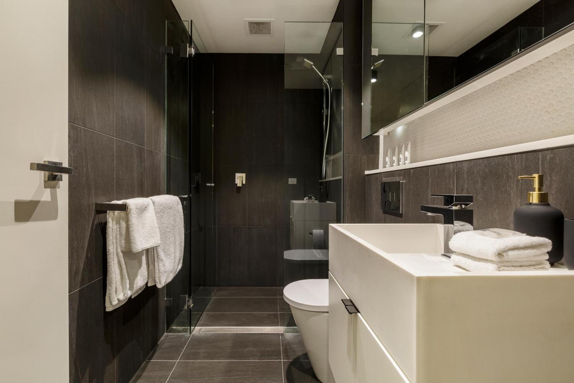 Trendy 2-level Condohuge Terrace Free Parking * Melbourne