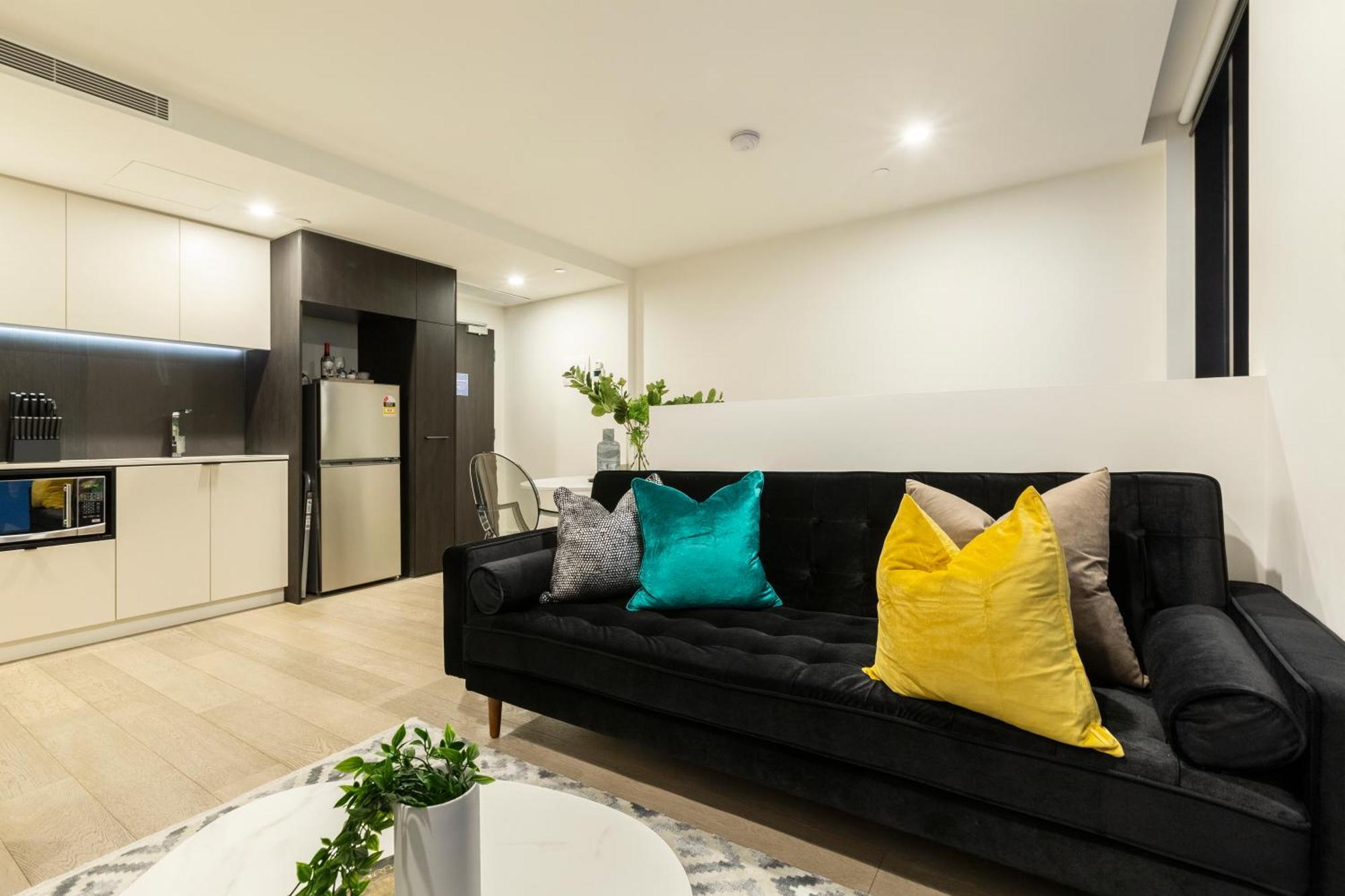 Trendy 2-level Condohuge Terrace Free Parking Apartment *
