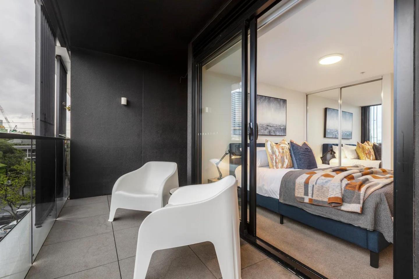 Hip Pad In Cool St Kilda Precinct Free Parking Apartment Melbourne