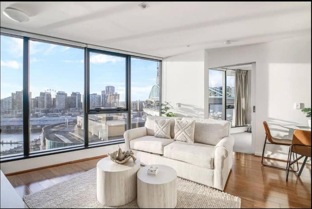 Breathtaking Harbour Views *