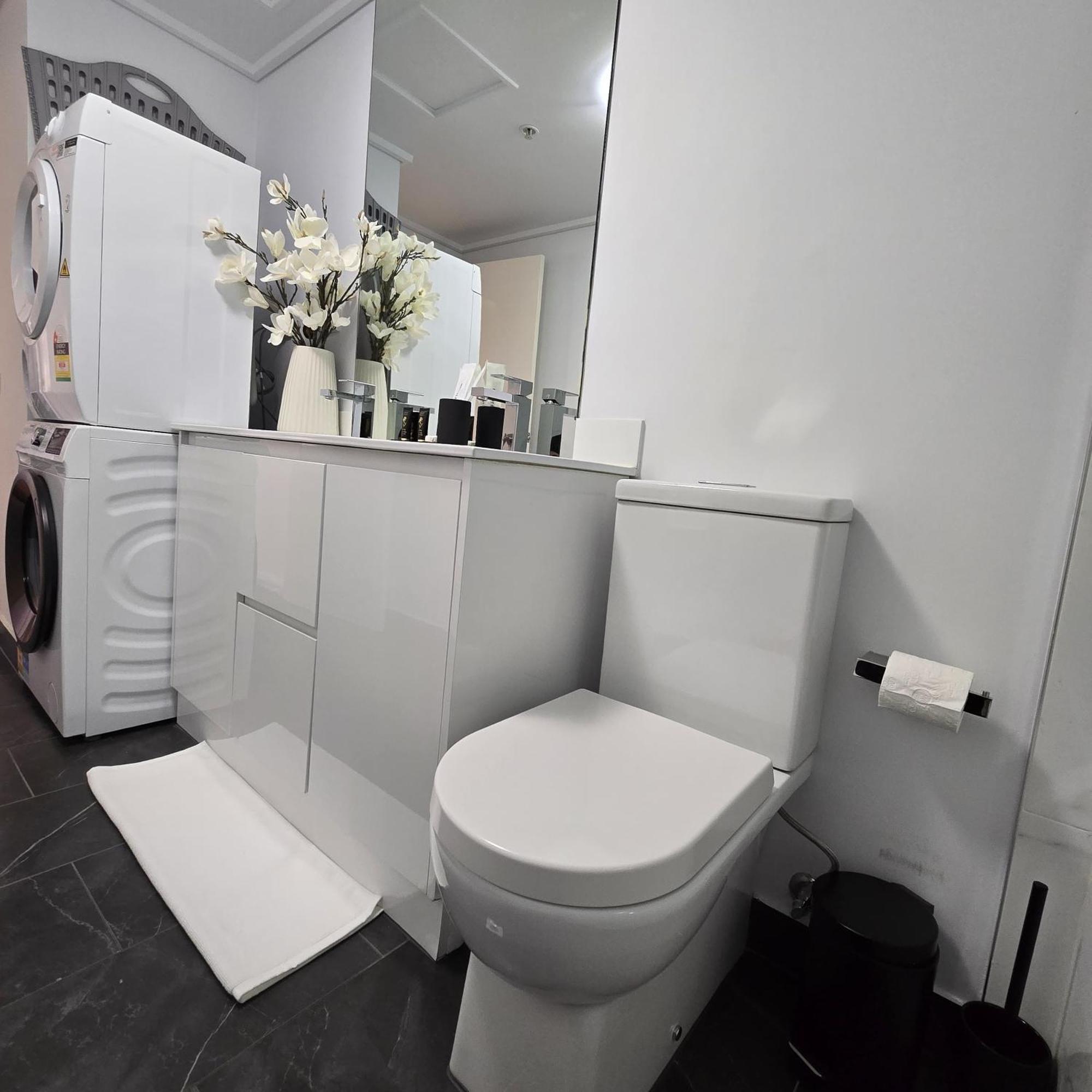 Luxuriq On Bourke Apartment