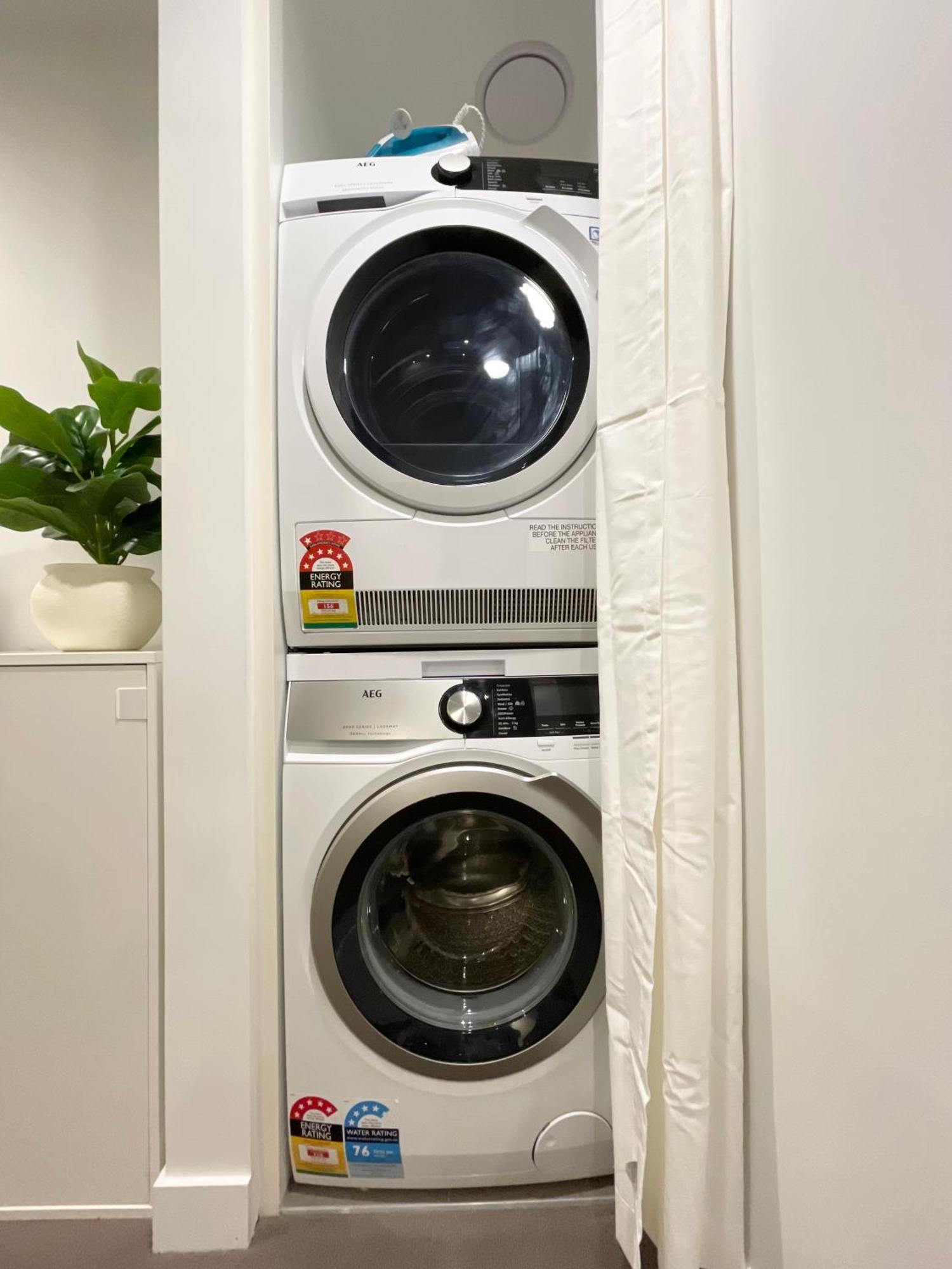 Mega Style Swanston Apartment