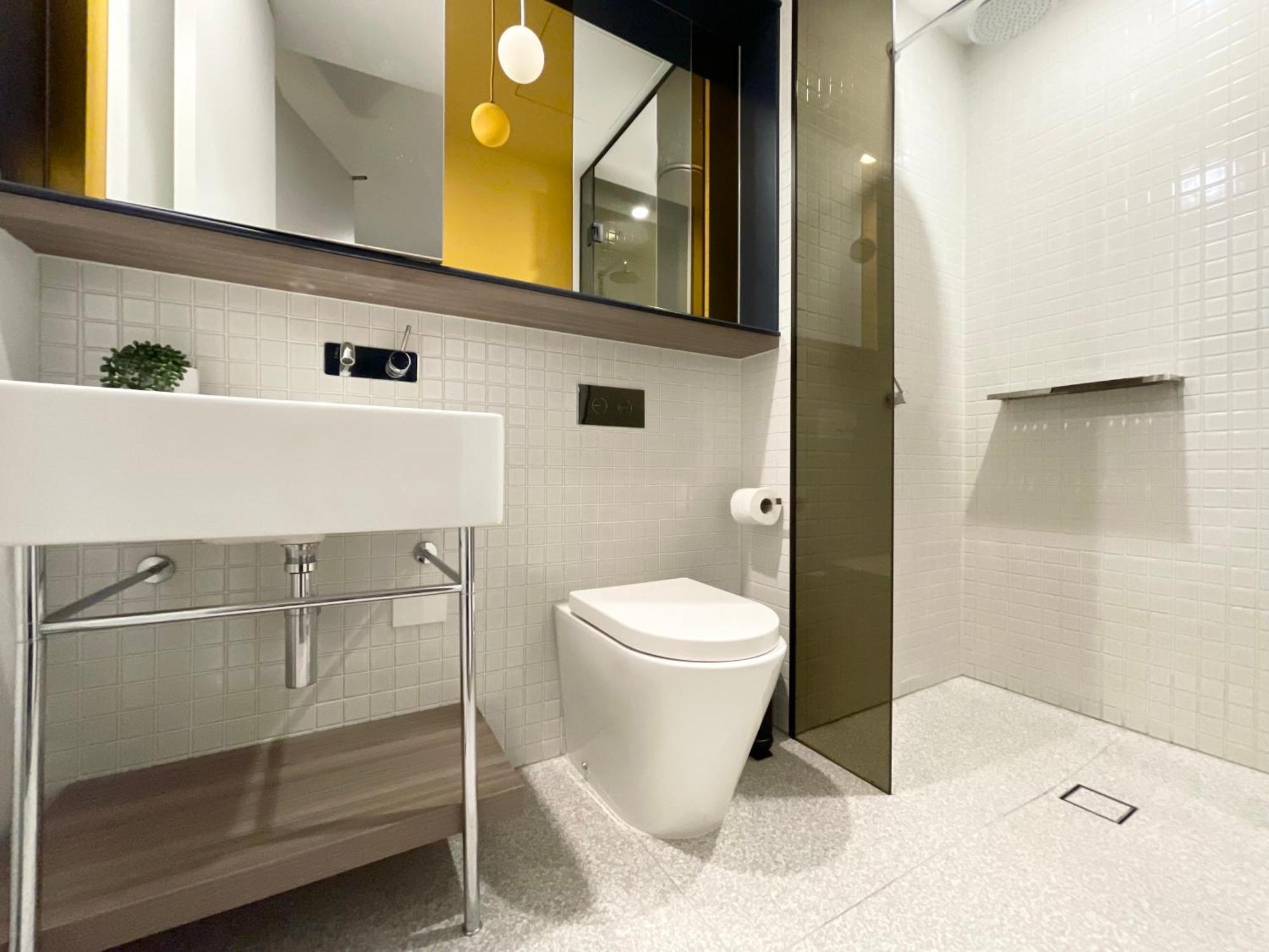 Mega Style Swanston Apartment