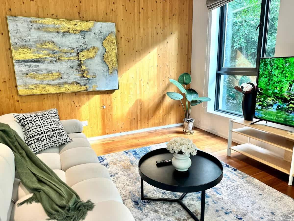 2br In Docklands Wifi Walk Water Nearby Apartment Melbourne