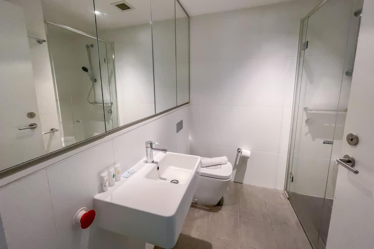 Apartment 2br In Docklands Wifi Walk Water Nearby