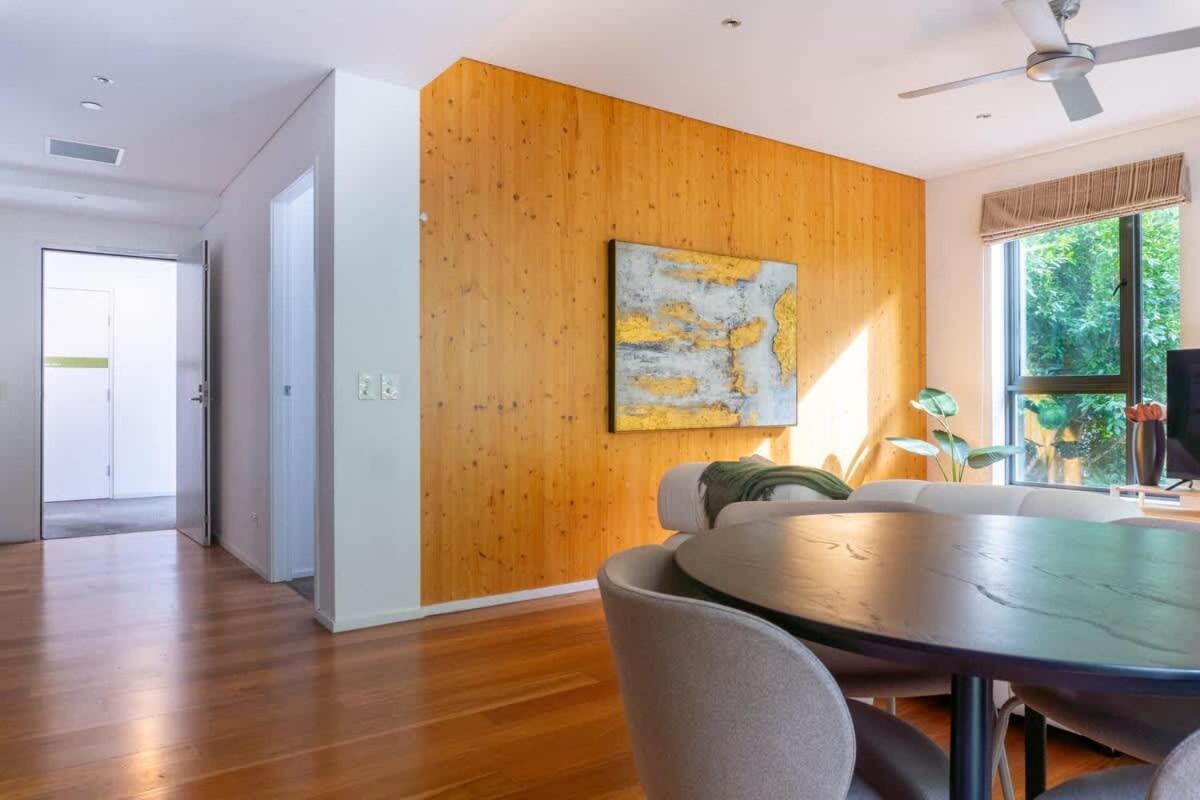 Apartment 2br In Docklands Wifi Walk Water Nearby