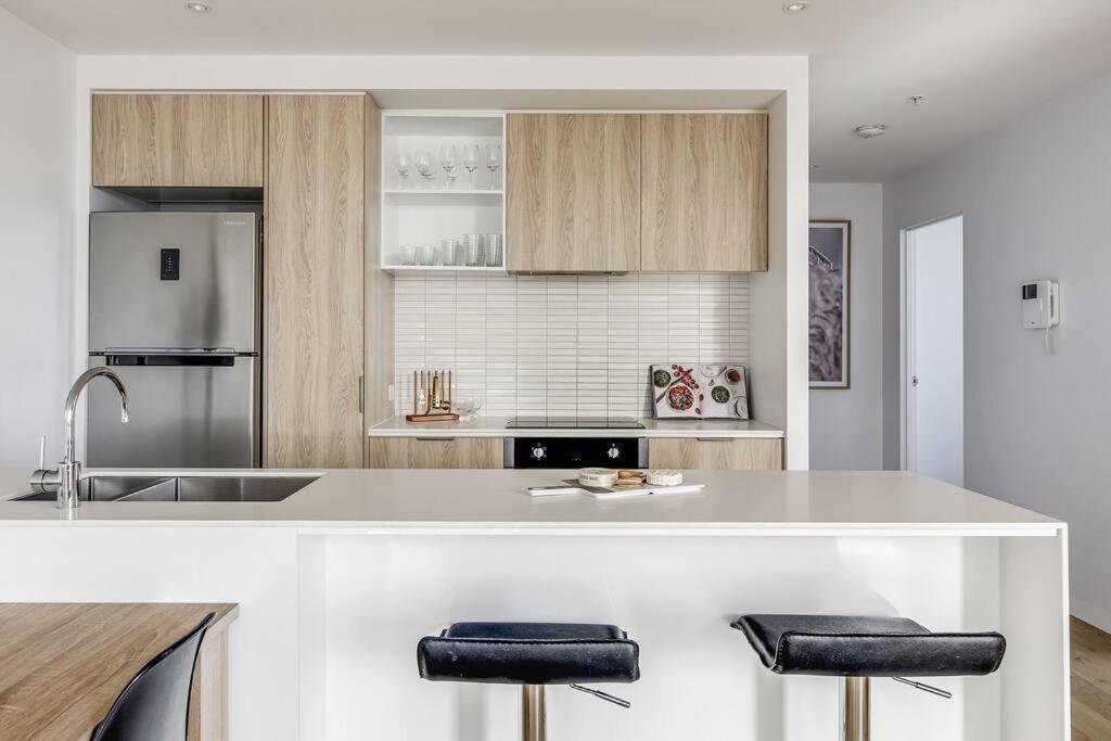 Lux Sky High Beachside Haven By Ready Set Host Apartment
