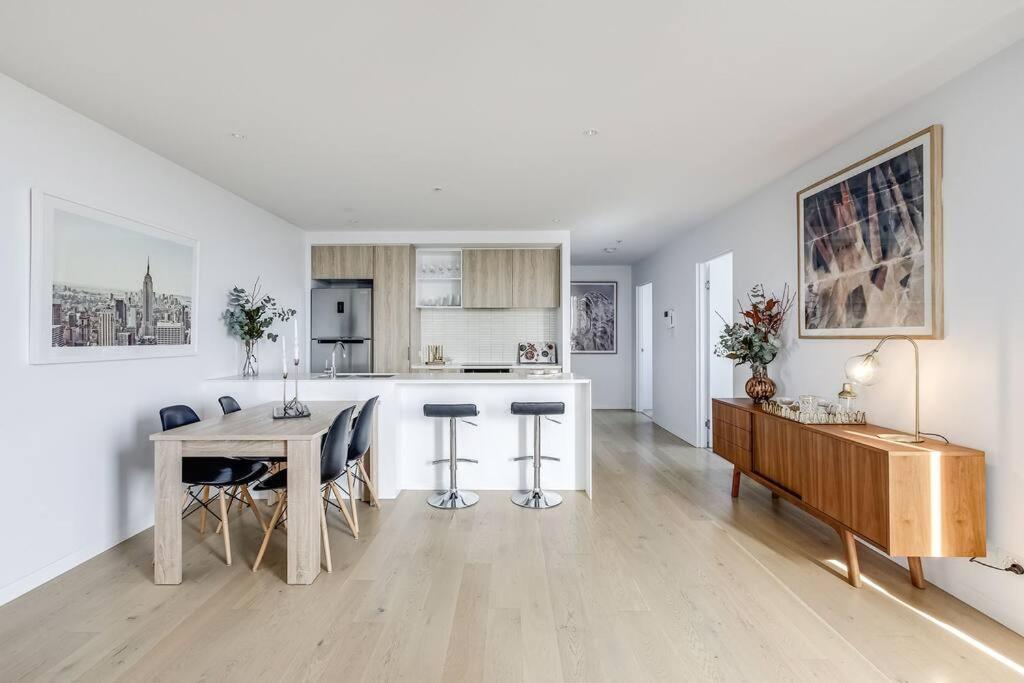 Lux Sky High Beachside Haven By Ready Set Host Melbourne