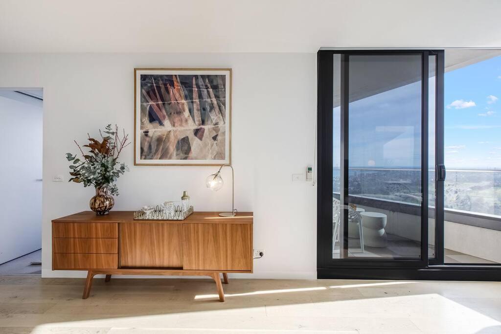 Lux Sky High Beachside Haven By Ready Set Host * Melbourne