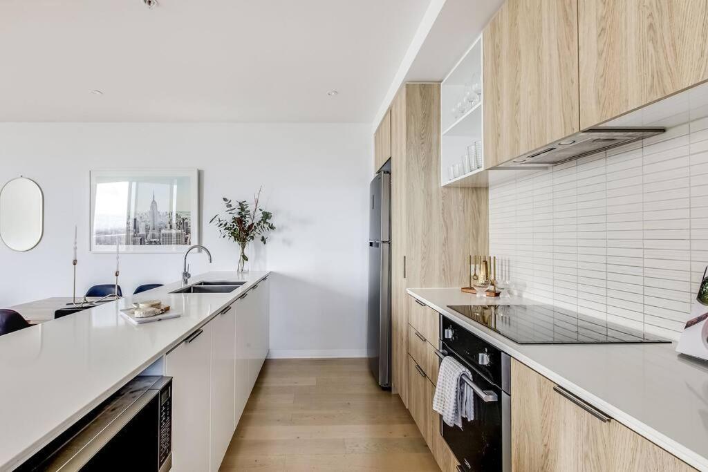 Lux Sky High Beachside Haven By Ready Set Host Apartment