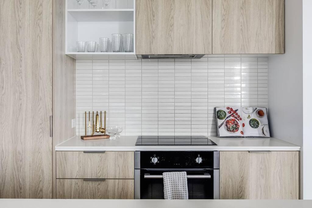 Lux Sky High Beachside Haven By Ready Set Host *