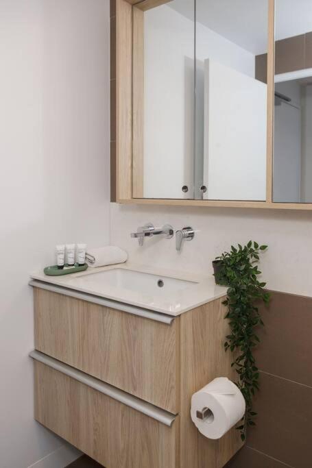 Lux Sky High Beachside Haven By Ready Set Host Apartment