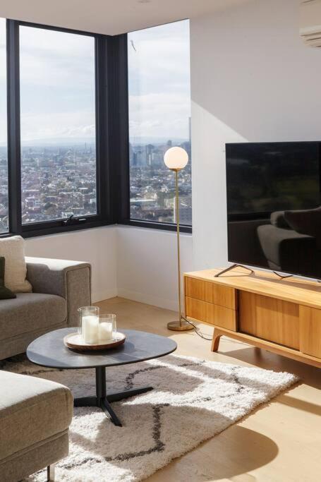 Apartment Lux Sky High Beachside Haven By Ready Set Host