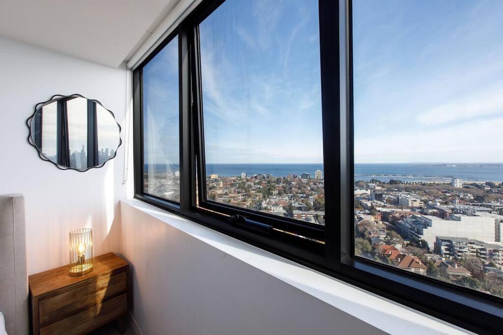 Lux Sky High Beachside Haven By Ready Set Host Apartment