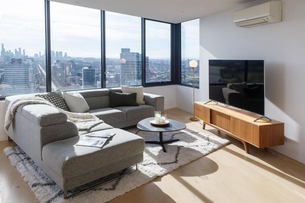 Apartment Lux Sky High Beachside Haven By Ready Set Host *