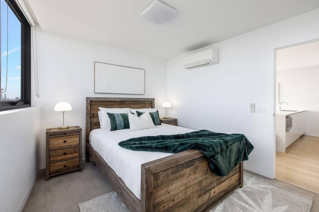 Lux Sky High Beachside Haven By Ready Set Host *