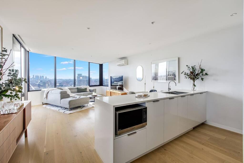 Lux Sky High Beachside Haven By Ready Set Host * Melbourne