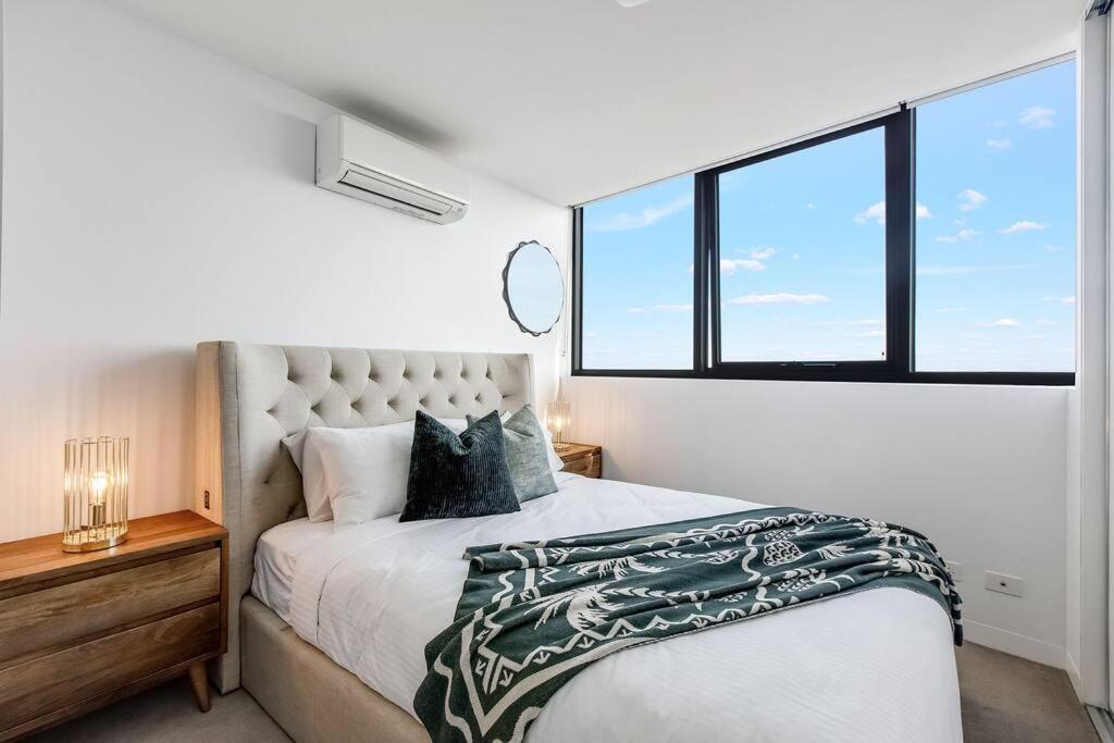 Lux Sky High Beachside Haven By Ready Set Host Apartment