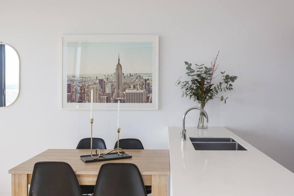 Apartment Lux Sky High Beachside Haven By Ready Set Host *
