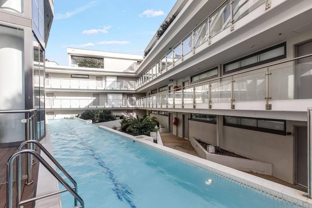 Lux Sky High Beachside Haven By Ready Set Host Apartment Melbourne