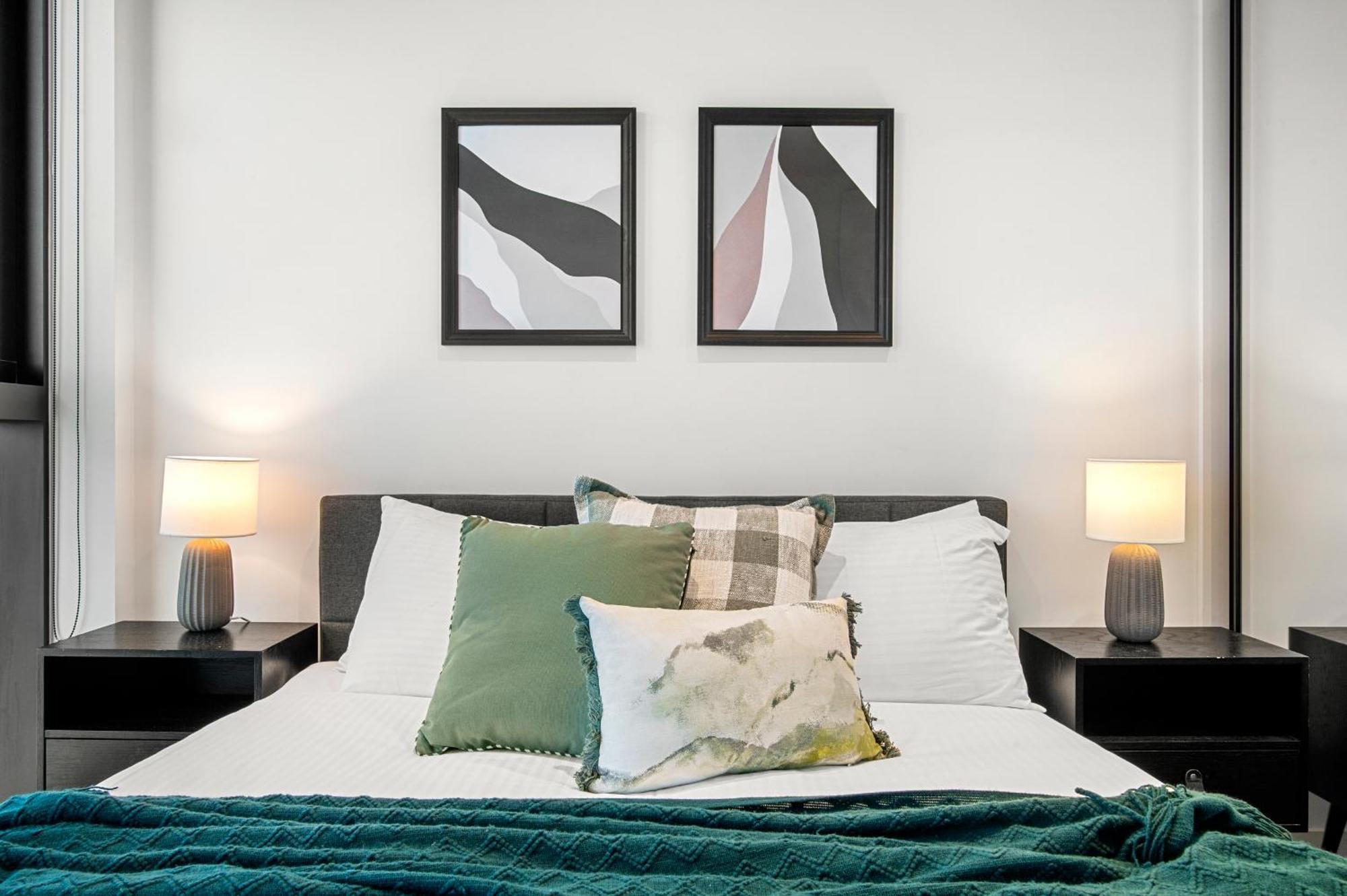 Stunning 2br In Melb Cbd With Pool And Gym Apartment Melbourne