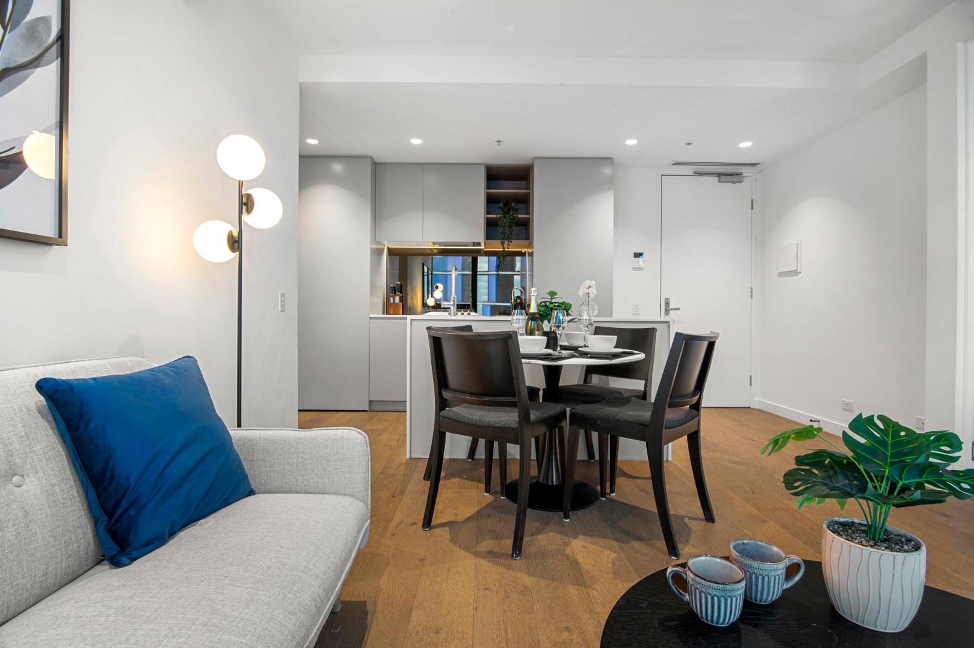 Stunning 2br In Melb Cbd With Pool And Gym Apartment