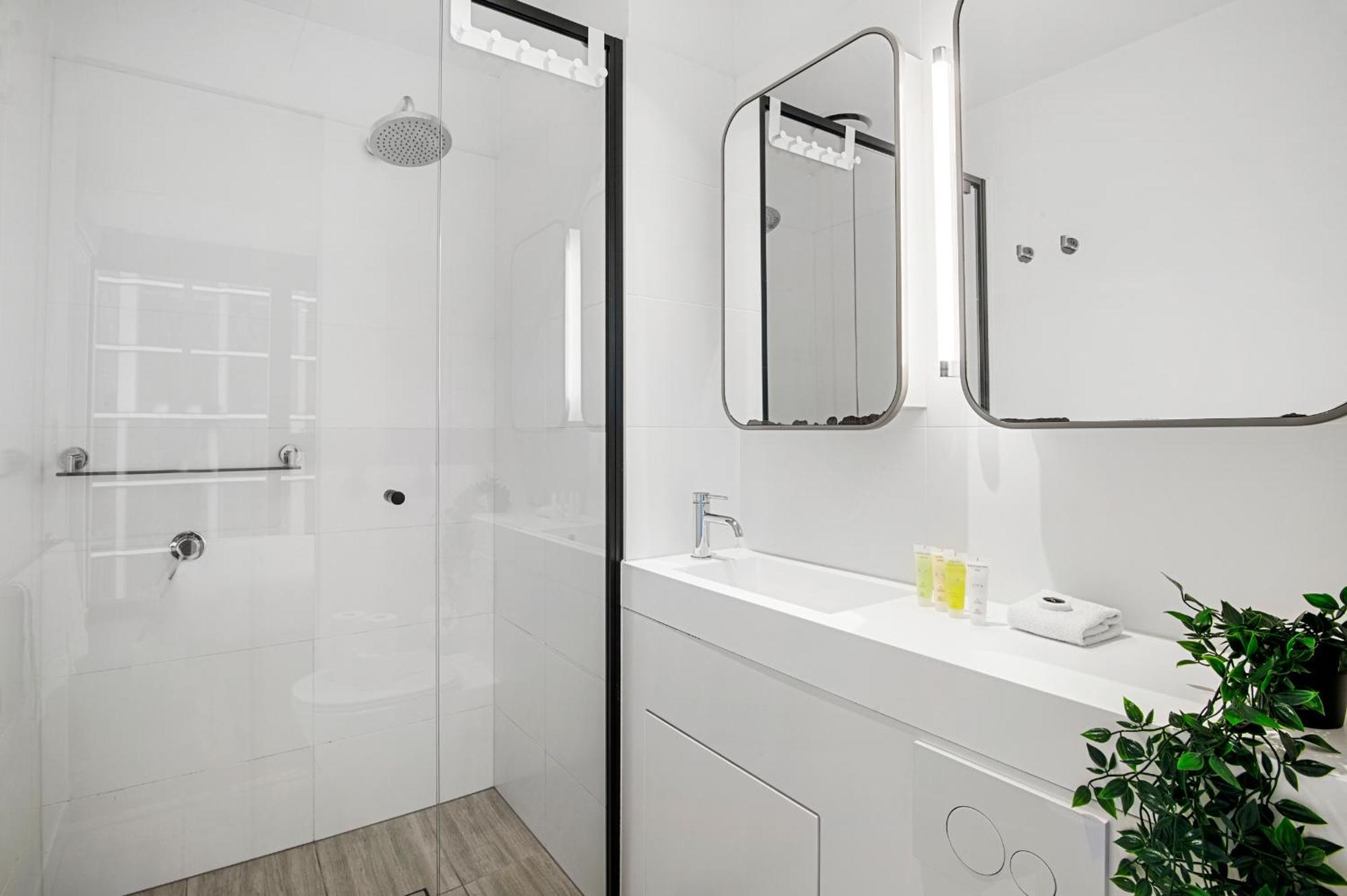 Stunning 2br In Melb Cbd With Pool And Gym *