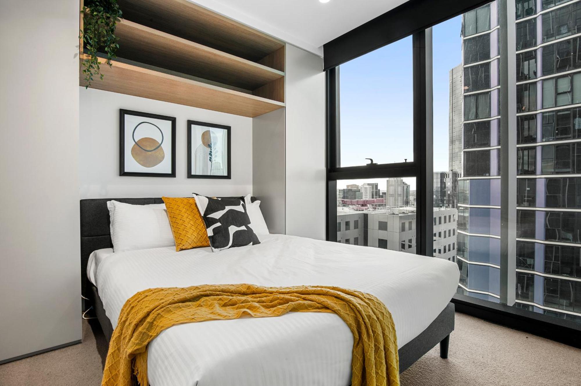 Apartment Stunning 2br In Melb Cbd With Pool And Gym